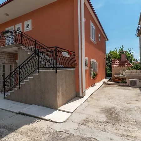Apartment Marinella *