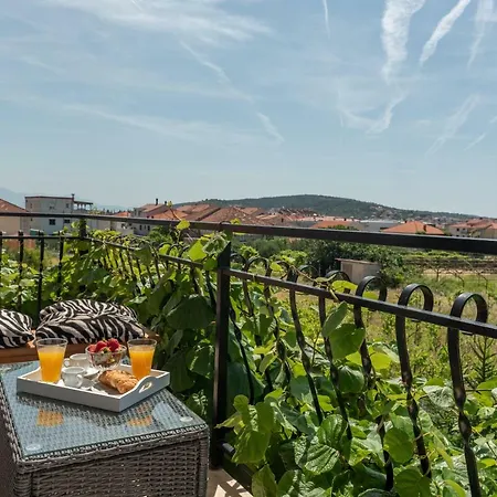 Apartment Marinella *